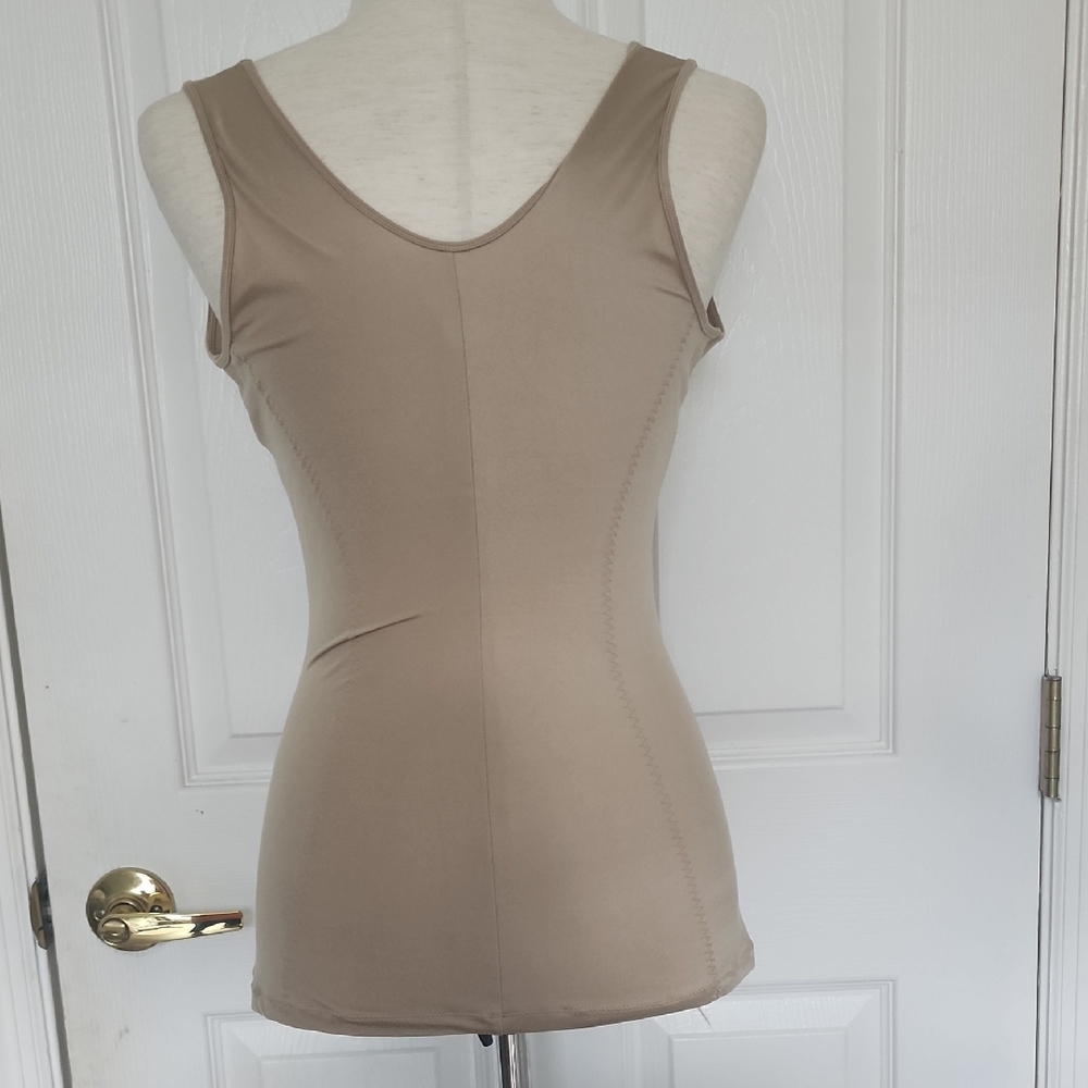 Maidenform Body  Shapewear Tank. - Picture 2 of 9